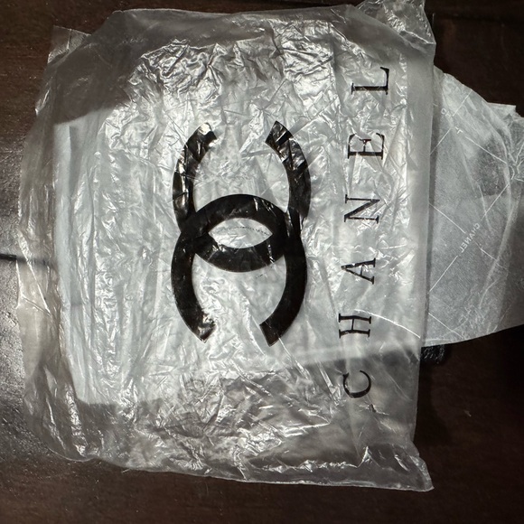 CHANEL Black Quilted Passport Holder GWP - Picture 6 of 6